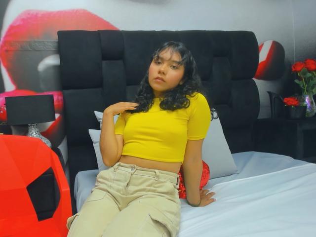 Julia_Bennett - 2