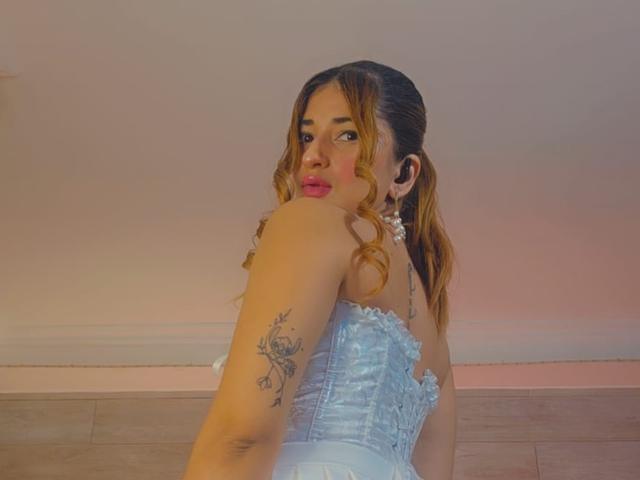 LaraJones - 13