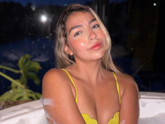 Lily_Hudson